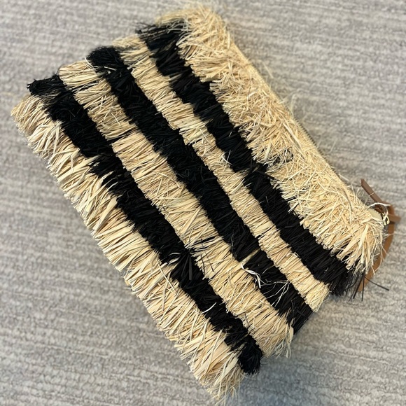 Kayu Design Rafia Clutch - Picture 4 of 5